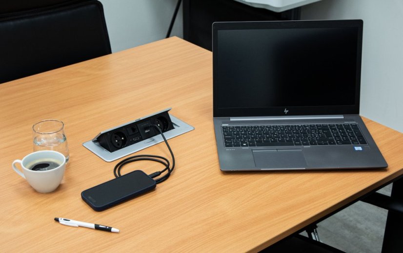Zásuvkový box s výklopným krytem - 2x 230V zásuvka, USB A, USB C, HDMI, RJ45