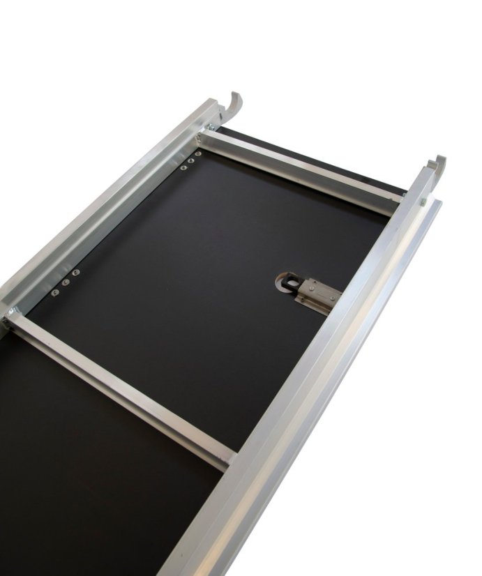 Podlážka s průlezem na lešení