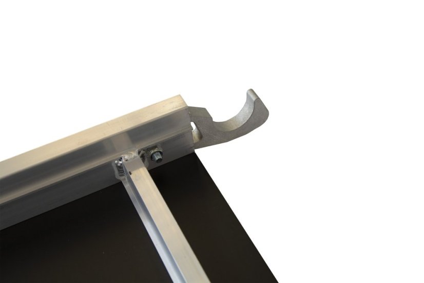 Podlážka s průlezem na lešení