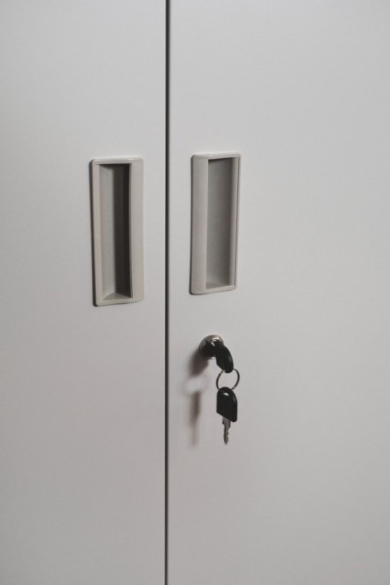 Kancelárska kovová skriňa polopresklená 1850 x 900 x 400 mm - Farba: RAL 9005 čierna