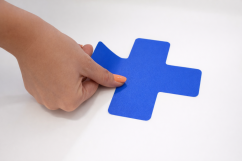 Podlahové značení kříž