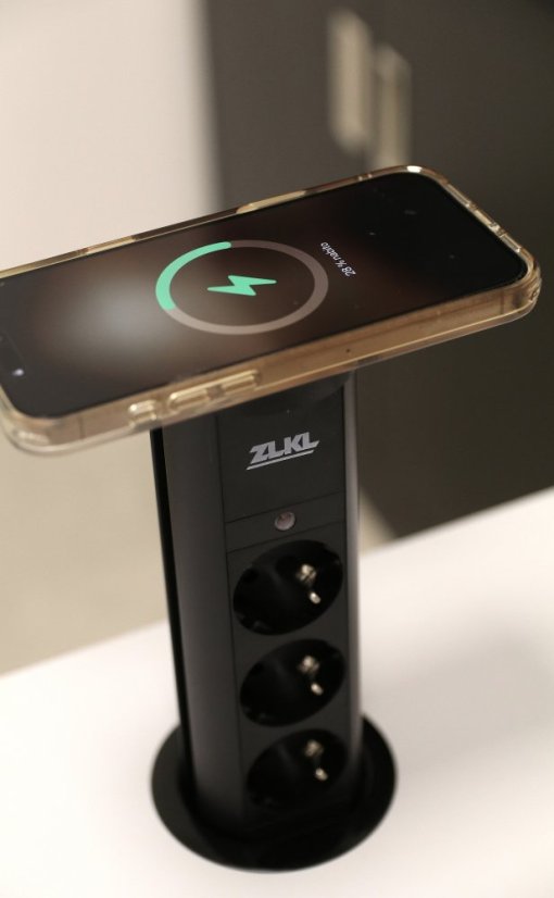 Zásuvkový box výsuvný - 3x 230V zásuvka, bezdrátová nabíječka